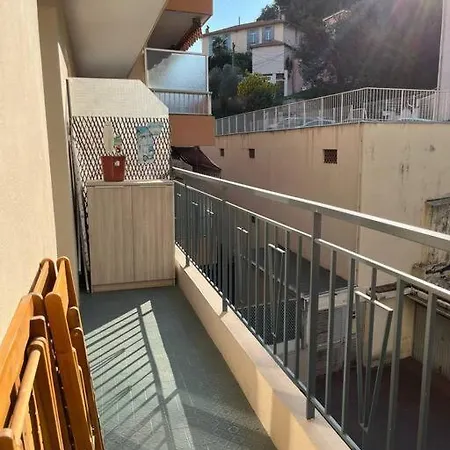 Beau 2 Pieces,terrasse, Parking Centre * 芒通