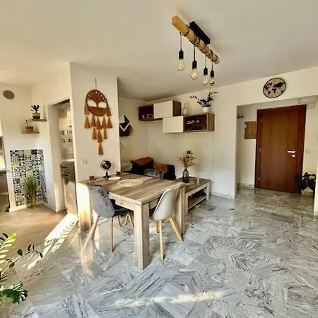 Beau 2 Pieces,terrasse, Parking Centre דירה *