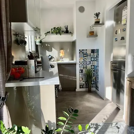 Beau 2 Pieces,terrasse, Parking Centre * מנטון