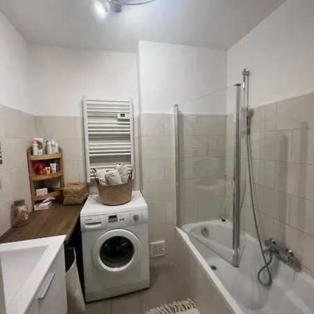 Beau 2 Pieces,terrasse, Parking Centre * מנטון